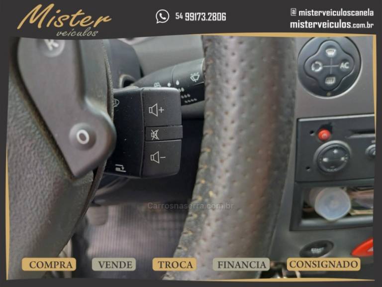 RENAULT - MÉGANE - 2011/2012 - Preta - R$ 36.900,00