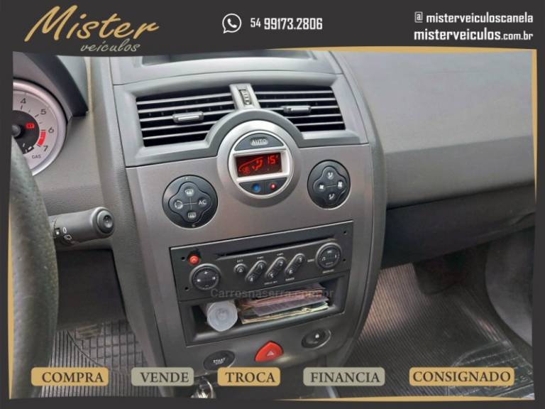 RENAULT - MÉGANE - 2011/2012 - Preta - R$ 36.900,00
